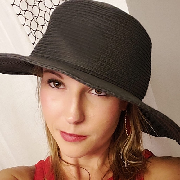 Meet your Posher, Misty - Picture 1 of 4